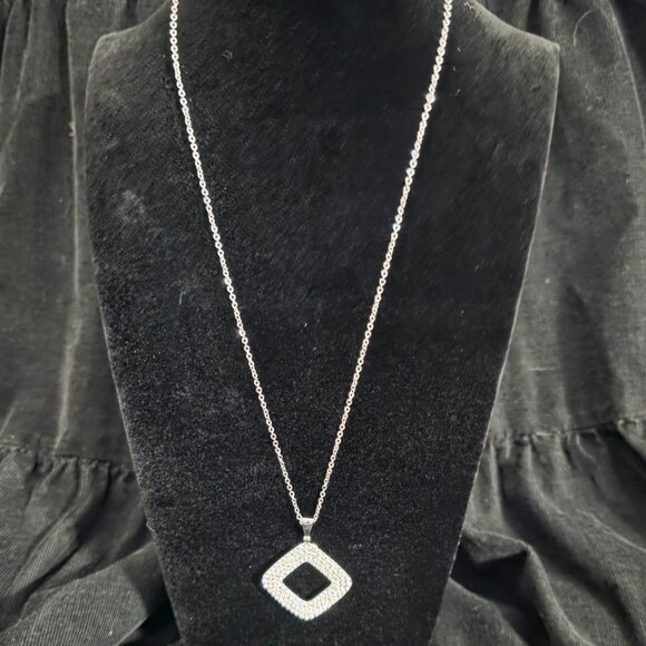 Be There Be Square Pendant with adjustable length chain - Picture 4 of 6